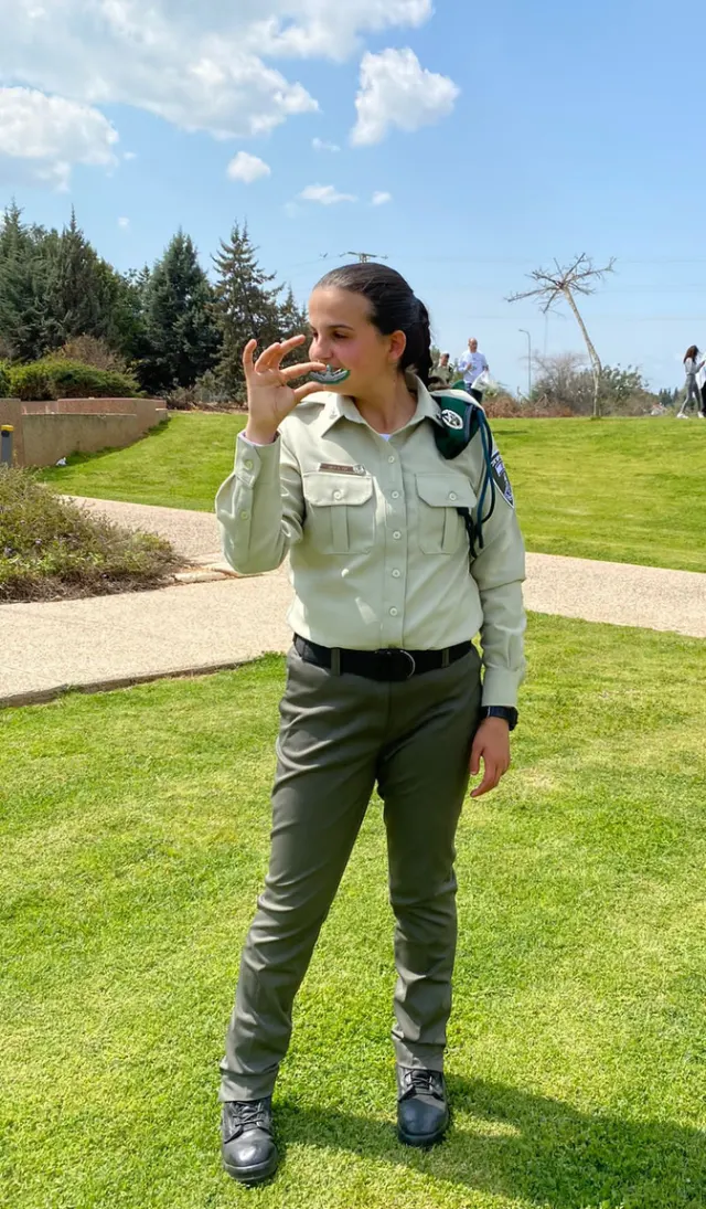 ים ביטון במדי משמר הגבול, בגינה
