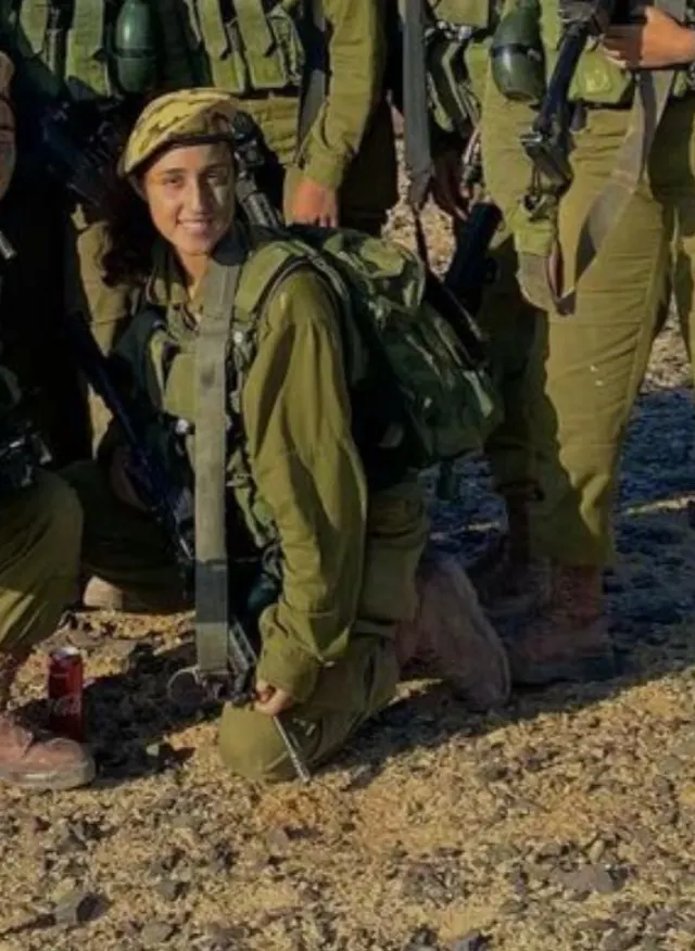 הילה דדון בשטח, במדים