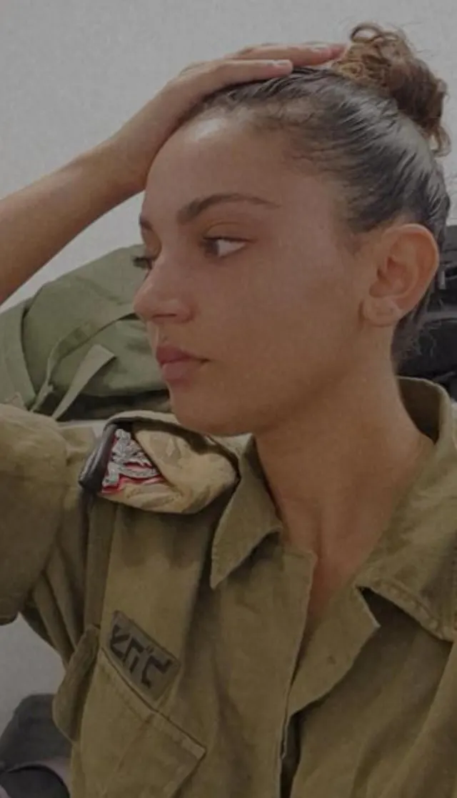 שקדלי סוויסה במדים