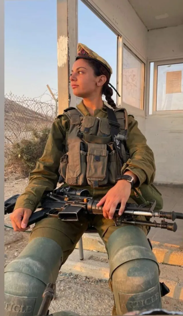 שקדלי סוויסה במדים, בתצפית